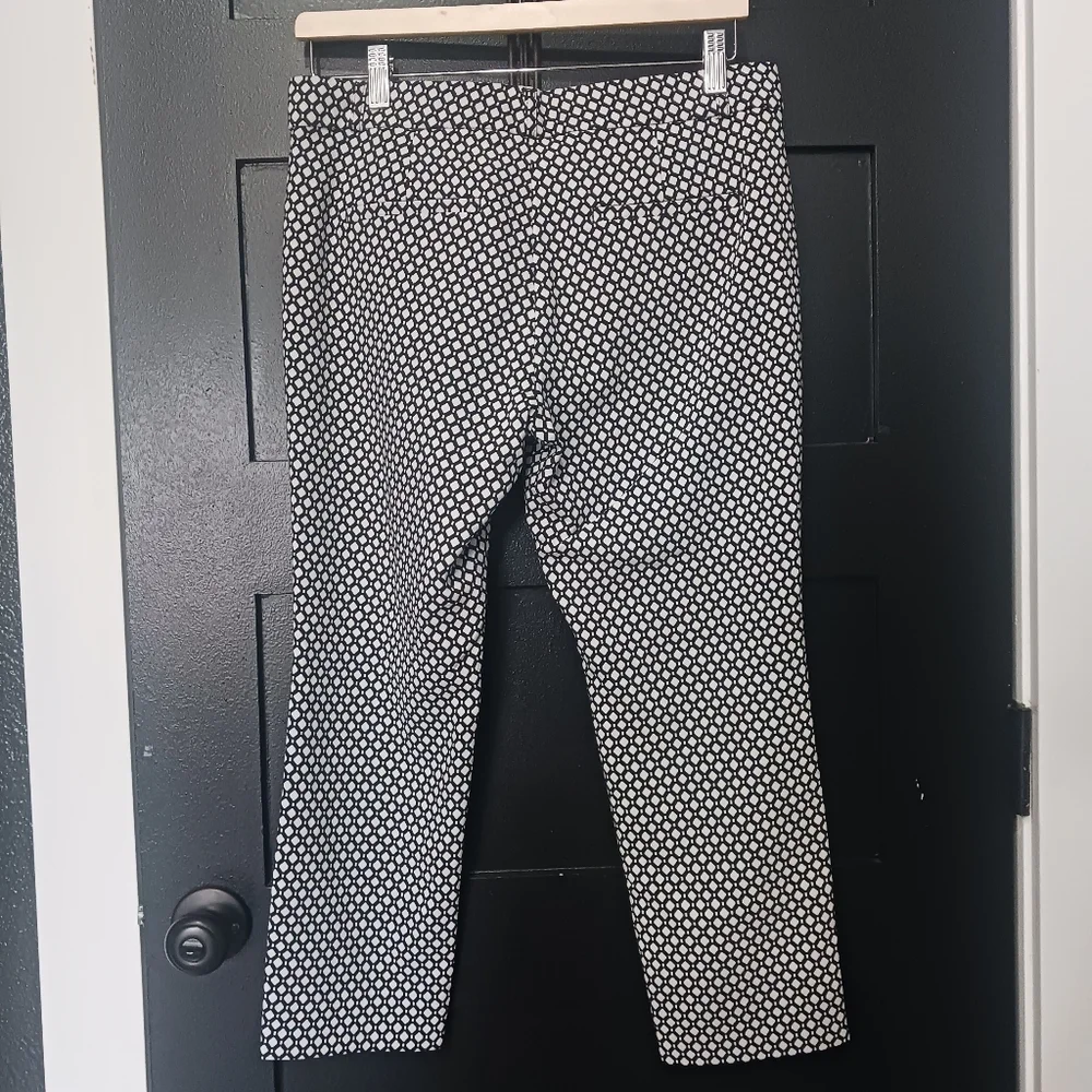 Banana Republic Sloan Fit  Black & White Geo Dot Cropped Pants - Picture 4 of 13